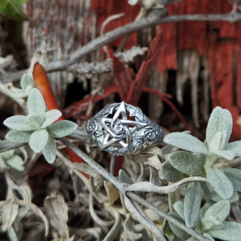 Rose pentacle ring